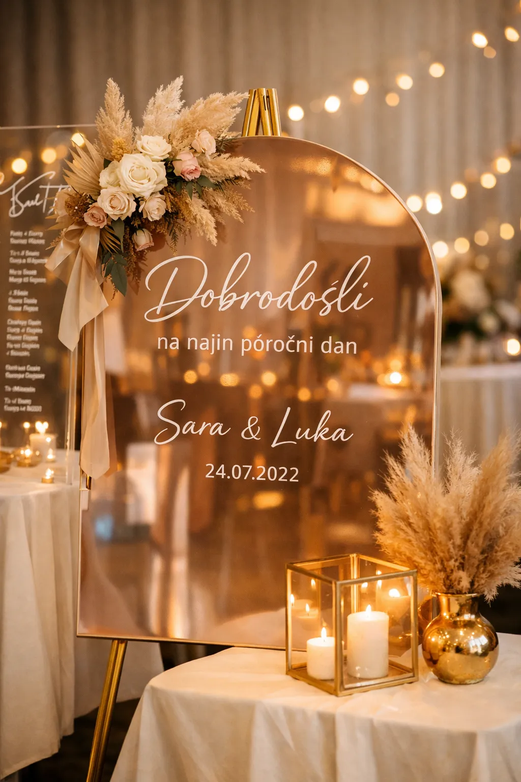 Stropne girlande v zunanjem šotoru